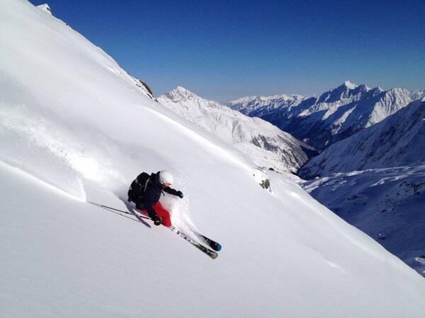 Pic of a jack wolfskin fotoshooting at #stubaiergletscher in a great scenery.