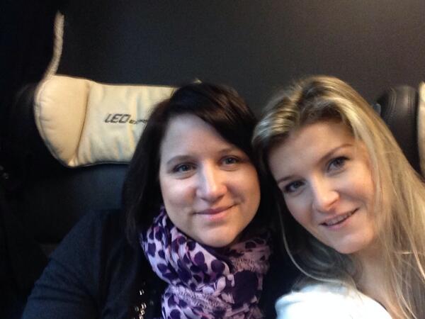 HavelkaMichaela's tweet photo. @pdqMaky @CristineEnSilex Uz 15 minut ve vlaku a stale jsme hodne!:-) http://t.co/8v5yTm5qSp