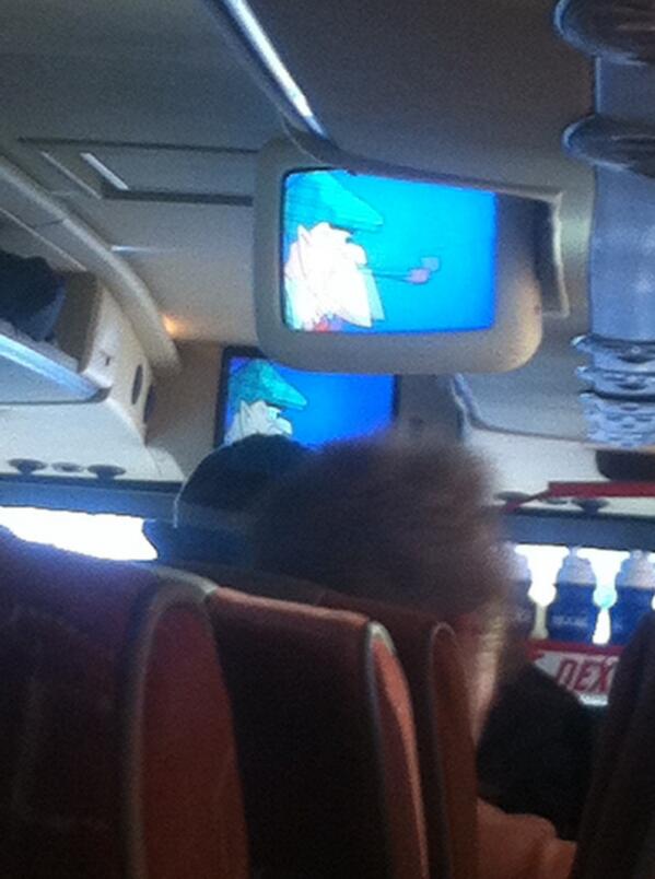 Joukkoeenjohdolle terveiset että nyt sitte vähä parempia leffoja mukaan näille reissuille #NikkeKnatterton #farssi