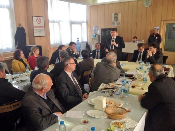 Sn. Tanrıverdi Küçük Sanayi esnafıyla bu sabah kahvaltıda biraraya geldi. <a href="/akgncliksehzade/">AKGençlik Şehzadeler</a>