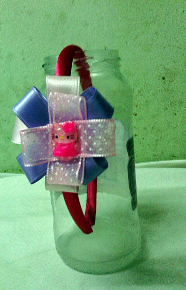 Batiburrill's tweet photo. Diadema de hello kitty, 3€/unidad http://t.co/DIyAoE5vWn