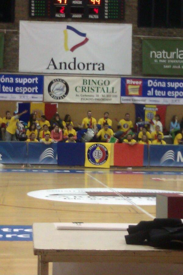 Gran suport de la <a href="/PenyaTricolor/">Penya Tricolor</a> Moltes gràcies! Comença un camí que farem junts #somhiandorra #volemfersoroll