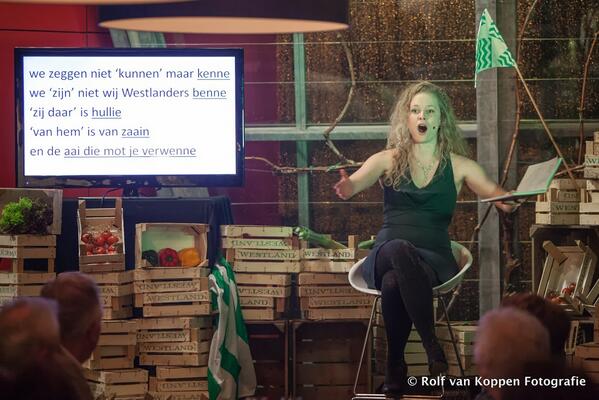 theaterinfeite's tweet image. Het Westlanddiner kan weer geboekt worden.Veel nieuwe liedjes over het Westland. In de Westlandse Druif. Foto: