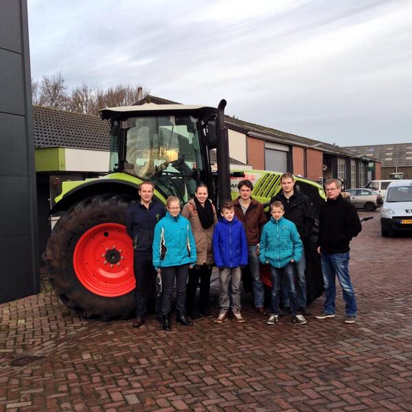 De_Vries_Beilen's tweet photo. Vanochtend de prijzen overhandigd aan de winnaars van onze prijsvraag op de @LBVK Allen van harte gefeliciteerd! http://t.co/BbMhNUfah8