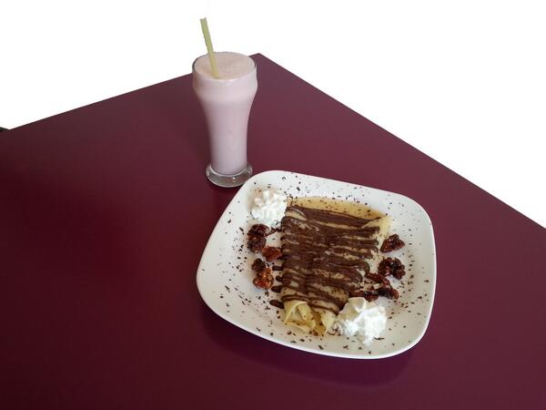 Canhela2's tweet photo. VEN A MERENDAR A CANHELA, HOY Y MAÑANA BATIDO + CREPE = 3,50 € 
NO TE LO PIERDASSSSS http://t.co/uaoKjJHwBp