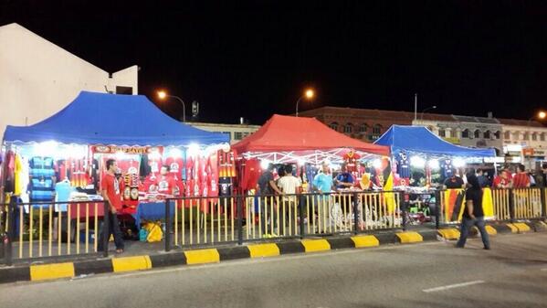 EncangSwkEncang's tweet photo. Suasana d Stdm Selayang dh kedak home ground dah. Credit to member yg berada d Selayang #EncangSwkEncang #ngapsayot http://t.co/qaeNB5uy3m