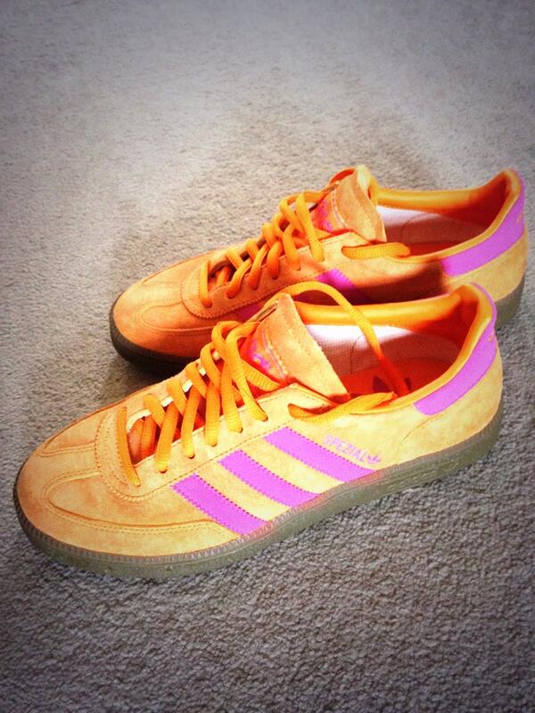 dylan_does_iow's tweet image. Mum not letting me down for football today @Sneakerpedia @adidasoriginals #Deadstock #SampleColour #Spezial