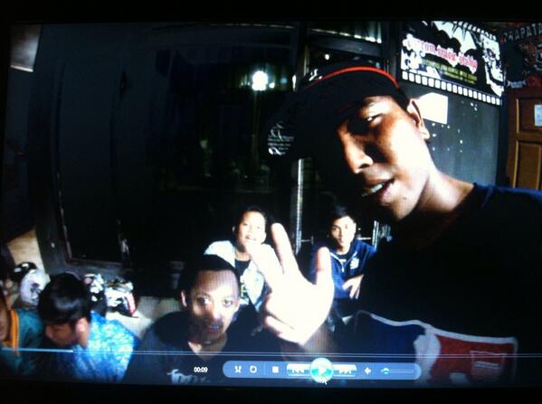 LOWTOHIGH_'s tweet photo. @Roy_sticker from @LDKDofficial http://t.co/Ucjnawi42b