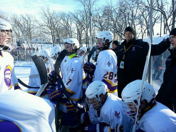 VintageMNHockey's tweet photo. Cloquet bench @PoweredByHockey  #HDM2014 #HandkePit http://t.co/tNUDSsgdBt