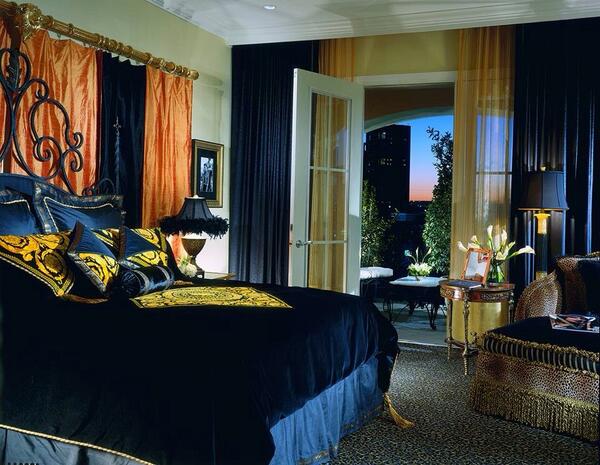 ZaZaDallas's tweet photo. Suite, it's Saturday! Can you guess this #conceptsuite? #hotelsuite #stayzaza #uptowndallas http://t.co/uM2fxLUUEA