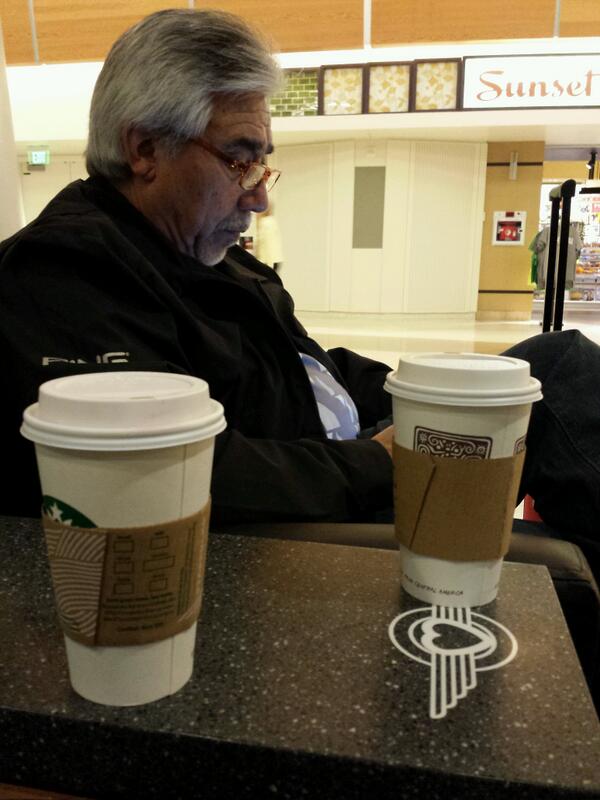 mammapoof's tweet photo. Sitting at the airport and guess who is on craigslist? http://t.co/xJcsSwSyn2