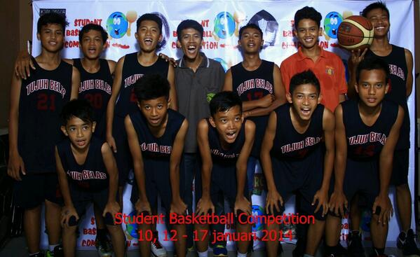 info_17's tweet photo. Tim basket smpn17bogor biarpun kalah tapi kita tetap semangat! Perjuangan kita belum selesai ko http://t.co/OItZdnPIHy
