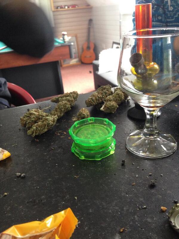 BakingRex's tweet image. Dem buds!