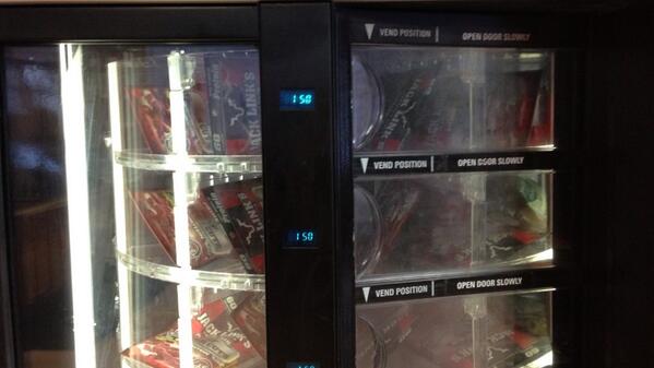 JMazie14's tweet image. I love how my workplace acts like its worried about everyone's health here,beef jerky and beefjerky #vendingproblems