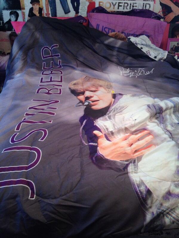 ashwithluvv's tweet image. Say bye bye to the Jbiebs bed sheets 👋👋 #gettingtooldforthis