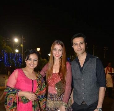 ShilpaAsFC's tweet photo. Apurva &amp; Shilpa at Roopa Vohra's Lohri Party! @officialshilpa http://t.co/twHxkzm6rE