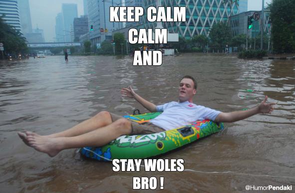 HumorPendaki's tweet photo. Om lama apdet soalnya dari kemarin lagi sibuk main arung jeram nih .. di JAKARTA #BanjirJKT nih buktinya.. http://t.co/k31U9dGKtE
