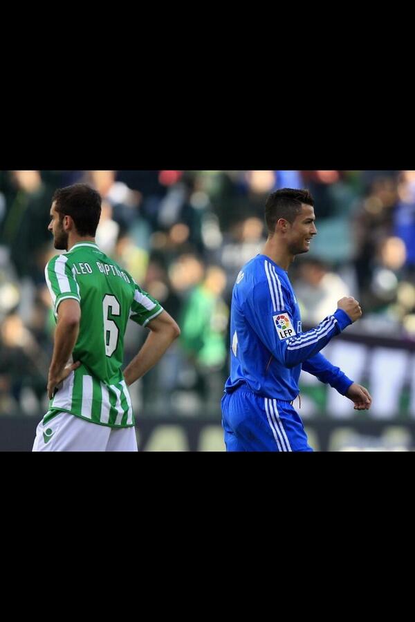 ShantaRonaldo's tweet image. New hair, same skills. #D7OS