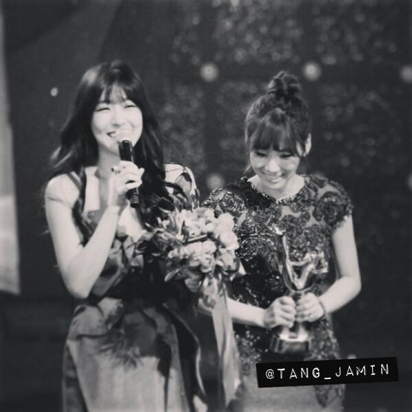 [PIC][16-01-2014]Hình ảnh từ "JTBC 28th Golden Disk Award" của MC TaeYeon và Tiffany vào tối nay + SNSD giành chiến thắng với 2 giải thưởng BeRghJnCIAAsbQH