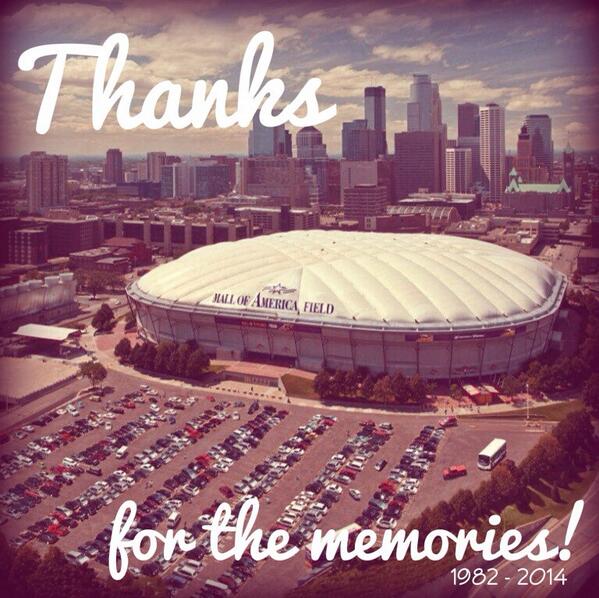 mallofamerica's tweet photo. You'll be missed. #finaldeflation of Mall of America Field at HHH Metrodome; a Minnesota staple. http://t.co/YYO2uyBltv