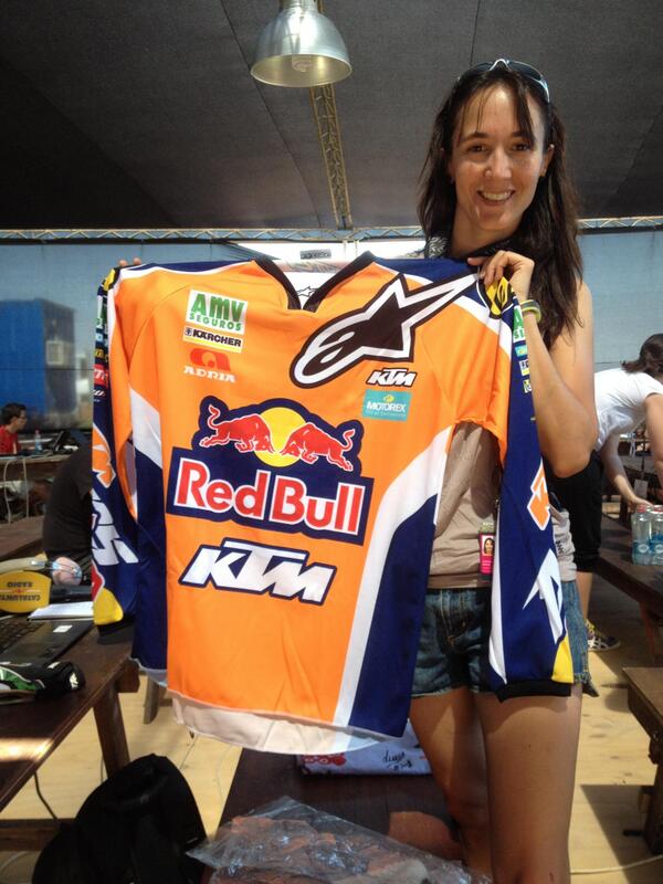 totgira's tweet photo. Et regalem la samarreta de @Marc_Coma! RT si vols la samarreta firmada pel campió del #Dakar2014 http://t.co/EfibWbH71R