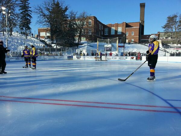 VintageMNHockey's tweet photo. Time to play! #HDM2014 #HandkePit @PoweredByHockey http://t.co/6bNp8VvRh7