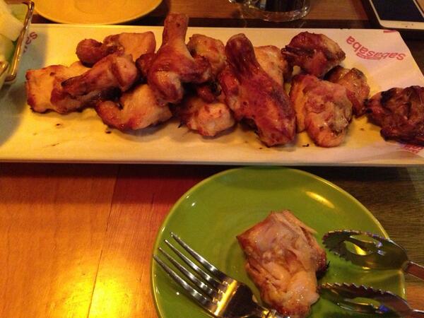 Ivory0412's tweet photo. 치욕. 치킨욕구. 나는 치맥에 의존한다. 요즘 치킨없으면 못살아ㅋ http://t.co/drSn45GnD7