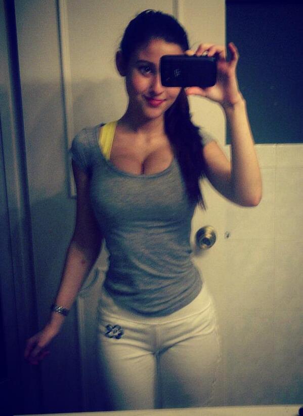 Teta_Mania's tweet photo. Angie Varona. Bff. http://t.co/mgJaPcaHFx