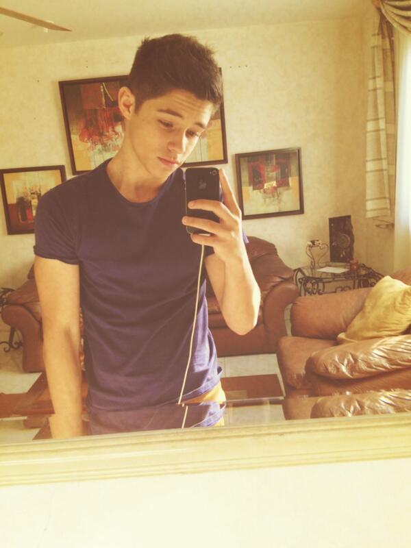 hoyerofficial's tweet photo. Fresh new hair cut 😜 http://t.co/Le1kPx5JdQ