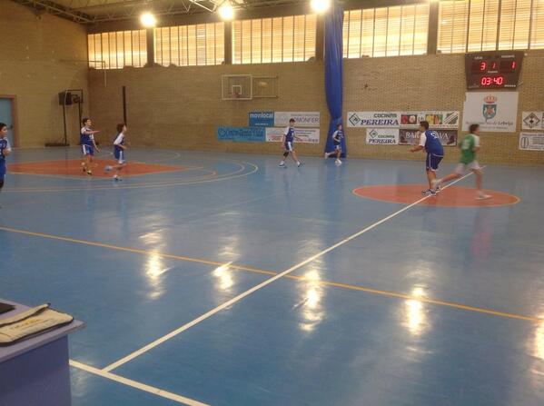 Los mesas del partido Bm CLebrija CML- Bm Triana anotan un gol a Bm Triana que no es. resultado 26-26, real 26-25.