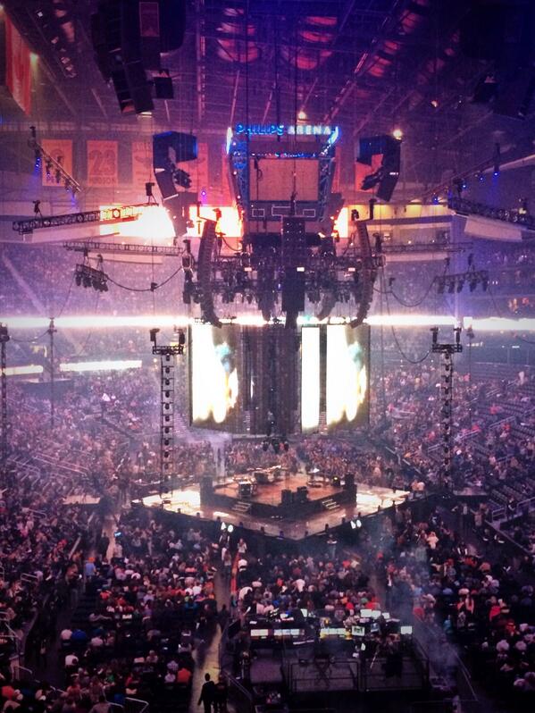 davidgutie's tweet photo. Great weekend at #passion2014 so far, but definitely missing my girls! http://t.co/RoNW8krP91