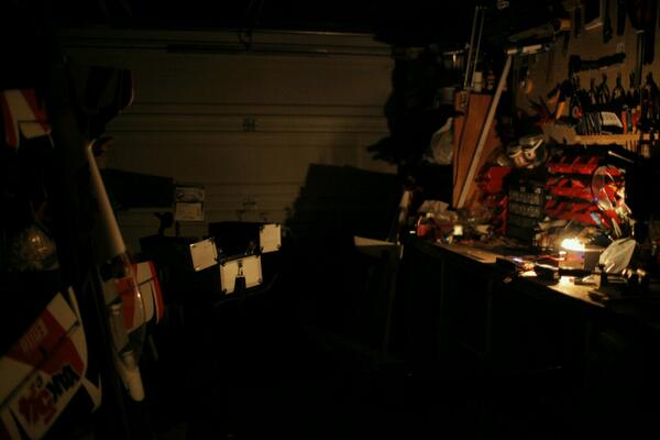 Ambiance dans l'atelier avec une alim diy à base d'ampoules de voiture