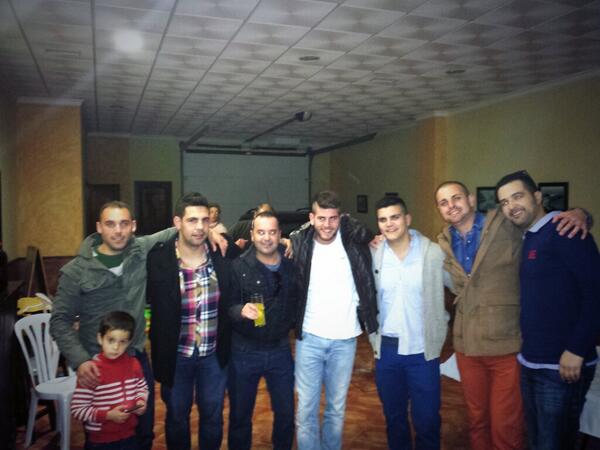 PepeFuentesHerr's tweet photo. @Oscar__Duran @Erpitata @c_pakito @jesusvelaalcon @rafaelgomez espectacular la tardecitaaa kn los kolegaas😉😉😊😌😎 http://t.co/3crxSrMHiC