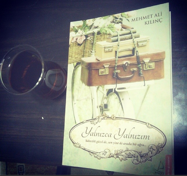 EserMervee's tweet photo. @kilincmehmetali #YalnızcaYalnızım #Sıcakbirçaylaneiyigidiyor #birbilsen :) #imzasibanaözel :) http://t.co/8ipiT9avOh http://t.co/1w3f6QMXPg
