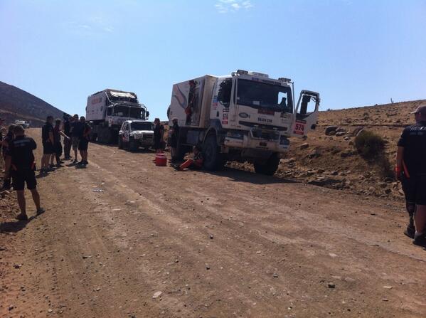 hare_tim's tweet photo. @Race2Recovery @BoschUK @dakar #TeamBaz has crossed the finish line of #Dakar2014. Awesome. Beer o'clock yet?? http://t.co/y23e5WTQWL