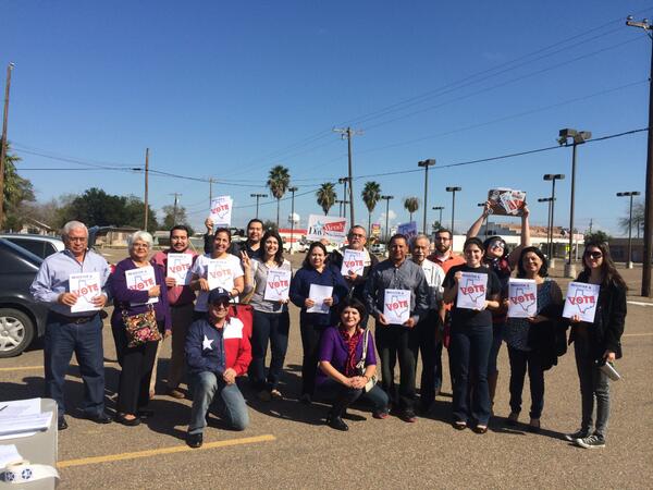 texyellowdogdem's tweet photo. RT @WendyDavisTexas #TeamWendy is excited and ready to get some new voters registered in Edinburg! #MLKAction http://t.co/efUo7Rk0Wl