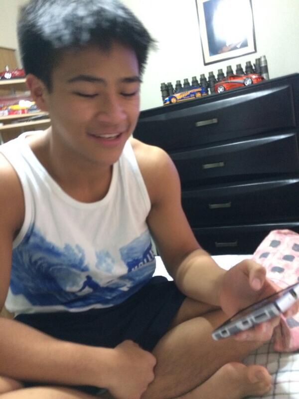 dumbtchlinds's tweet photo. #livetweet #geyboy ๐ http://t.co/WuUskUWGcl