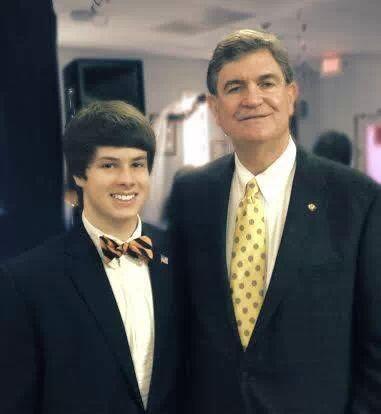 ALHSDems's tweet photo. Today our Vice Chair Grayson Everett met with State Senator @SenBillyBeasley! #alpolitics @YDAHSDems http://t.co/wWEOnxl8X9