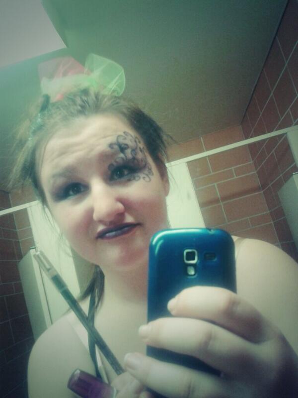 shannonsleep's tweet image. Oh shitey... #guardproblems #dressrehearsal #makeup #show