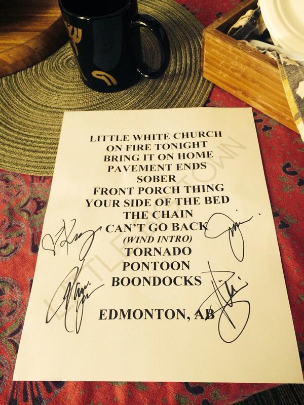 littlebigtown's tweet photo. Lets dot it! #lbtsetlist tweet your seAt! http://t.co/LdquPxlEa2