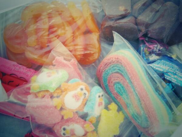 DaddysBestBoy's tweet photo. I want sweets!!! xD http://t.co/agJnhTtrqC
