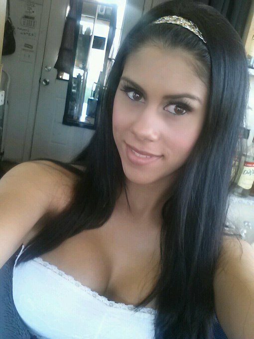 &hearts; http://t.co/UPQZitMT9w<a href="/tag/besttipever"class="tags"><span>#besttipever</span></a>