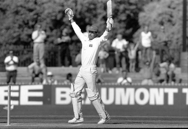 Jesse_Hogan's tweet photo. #hookes: Shield runs record in 92 - "glorious, contemptuous unfurling of his favourite cover drive", @GregBaum wrote. http://t.co/Pn5ZEdz16W