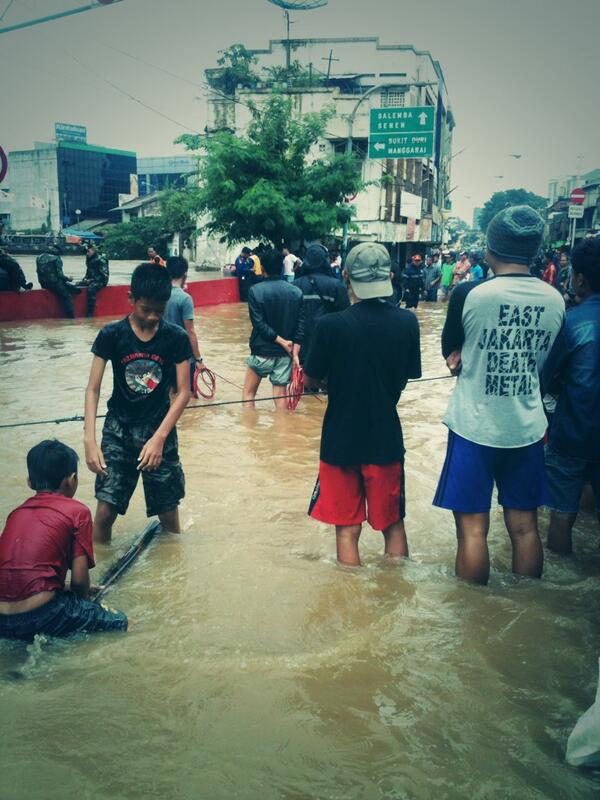 Siatuasi saat ini di jl jatinegara barat