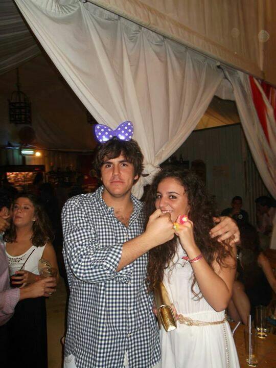 JuandeCastel's tweet photo. "@mjfosfi: ¡Feliz Cumpleaños Corazón! @Carlos92BM http://t.co/Km4agN6ChM" oyee quiero derechos de imagen por la foto.. Felicidades vaquita!