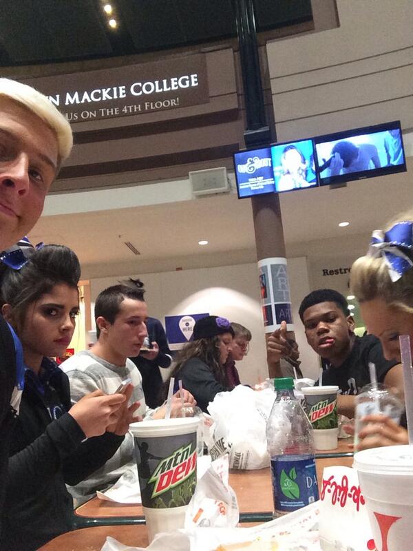 MdTwistersReign's tweet photo. Food court realness http://t.co/Ek2wFK2O55