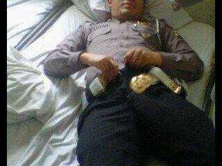 DvdGayPolisi's tweet photo. @Tian_kcebong hi,kita jual dvd polisi/TNI lokal/Manca Negara cuman 150ribu dapat 25 DVD free ongkir http://t.co/9vgqolZ2xG