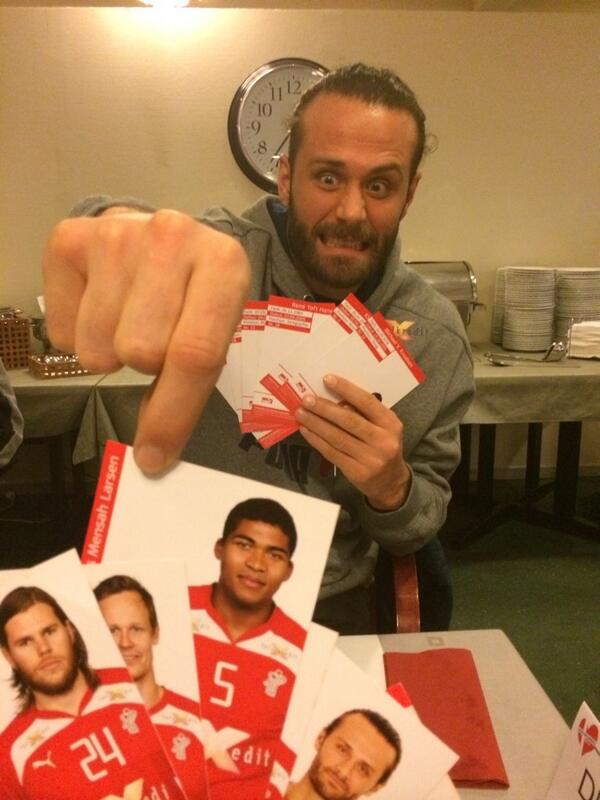 spellerberg's tweet photo. @3Jesper Gæt hvad nødde trak😜
#Haandboldherrerne#SortePer http://t.co/iqFH8ETvIq