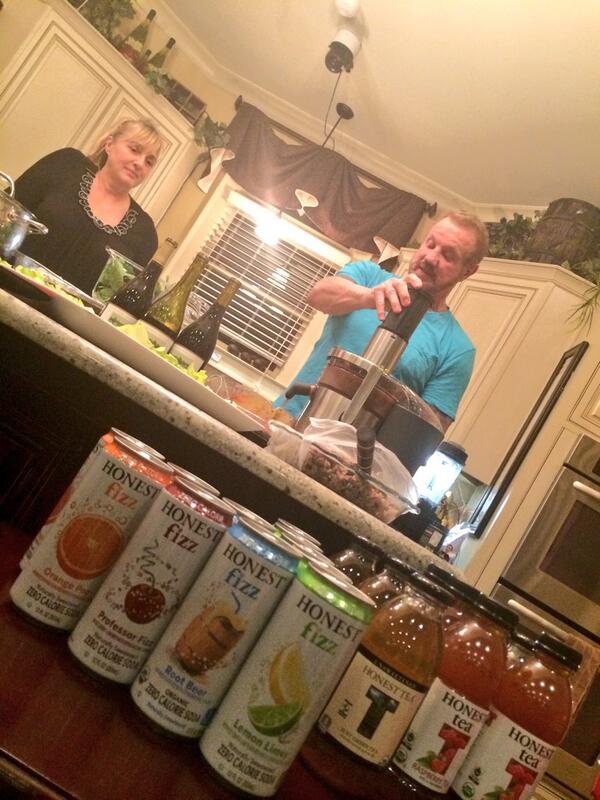 RealDDP's tweet photo. @HonestTea making an appearance at our @DDPYoga #UltimateWorkshop! #BestDrinks #YouWillLove! #BANG! http://t.co/9fJhVsLIer