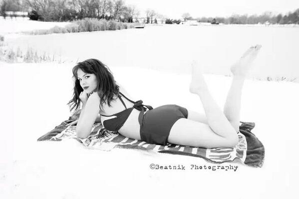 BeatnikBBB's tweet photo. A snow bunny! http://t.co/SkVjzn3OBy